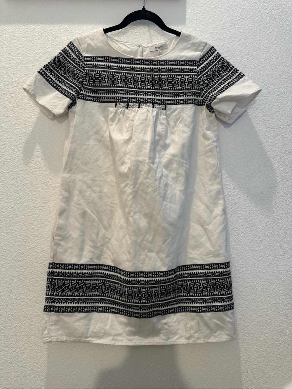 Madewell Cabana Jacquard Shift Dress w/ striking black-and-white geometric print